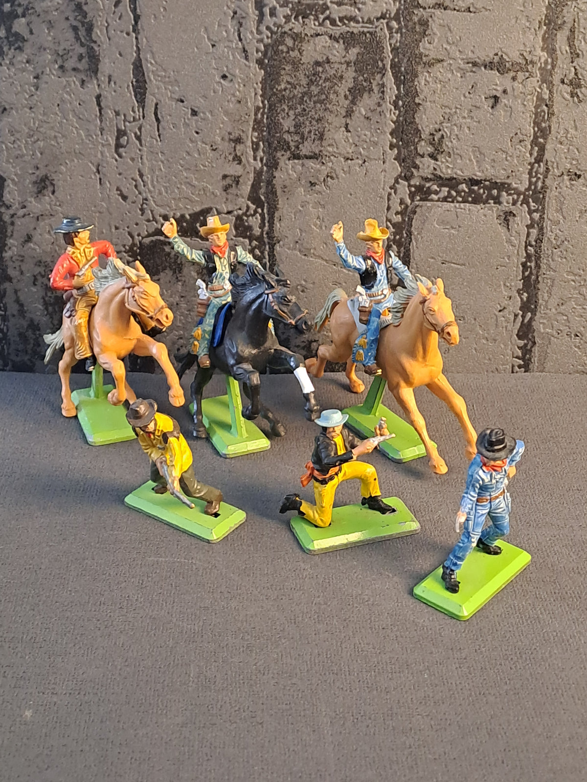 Britains Deetail Cowboys on Horses and More / Britains Deetail Cowboys på Heste og Mere