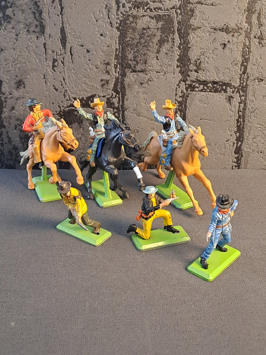 Britains Deetail Cowboys on Horses and More / Britains Deetail Cowboys på Heste og Mere
