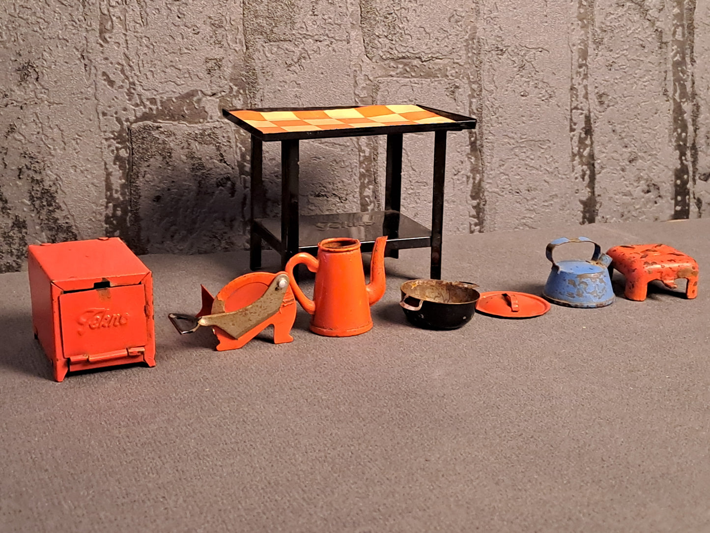 Tekno Denmark Miniature Gas Table and Kitchen Tools / Tekno Danmark Gasbord og Køkkenredskaber