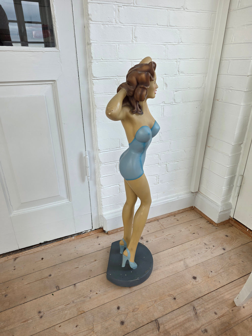 Vintage Pin-Up Figure