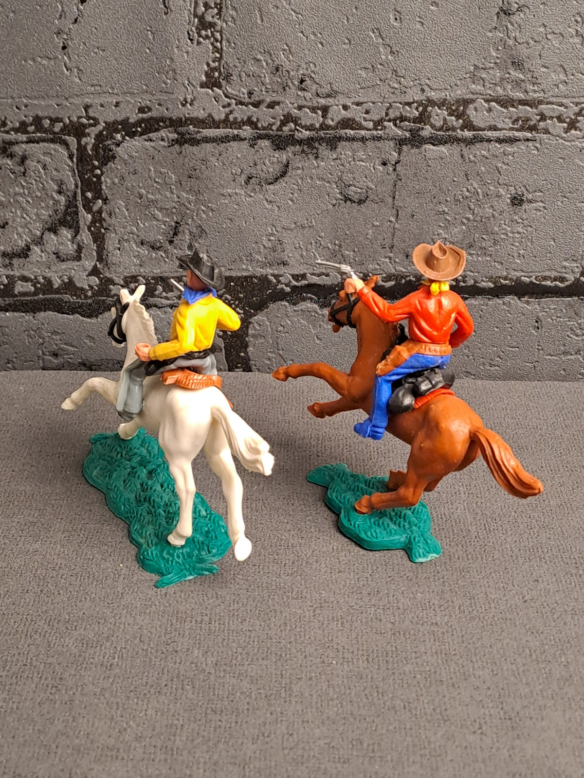 Timpo Toys Cowboys on Horses x2 / Timpo Toys Cowboys på Heste x2
